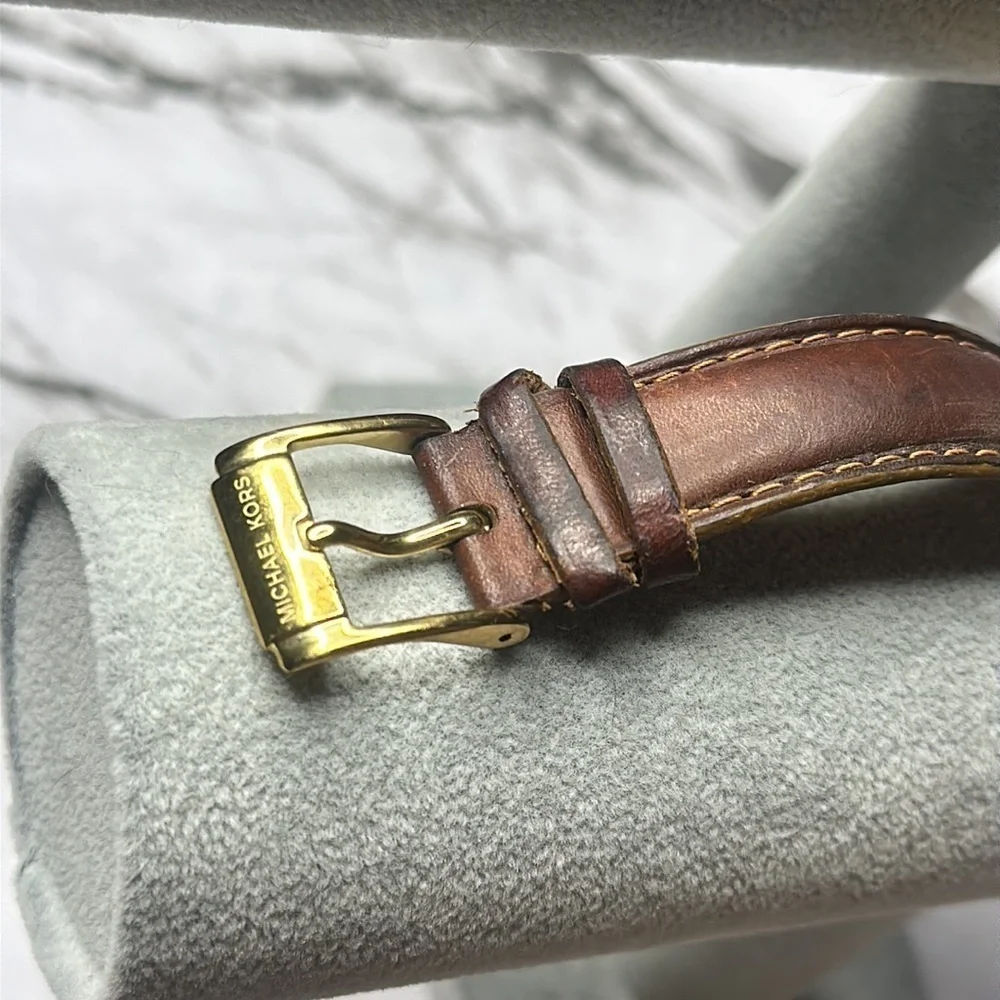 Michael Kors Womens Classic Gold Wristwatch
